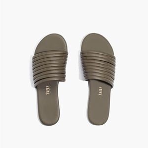 Tkees summer sandal - multi strap green sandal flip flop in dark green khaki